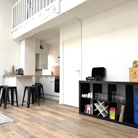 Hyper-center Duplex شقة *