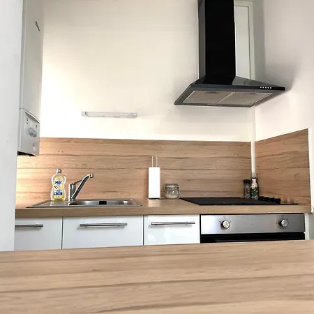 Hyper-center Duplex * فيين